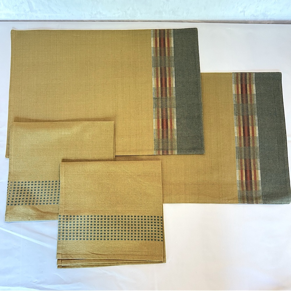 Set of 2 Woven Placemats with Coordinating Cloth Napkins Olive Green Rust Cream